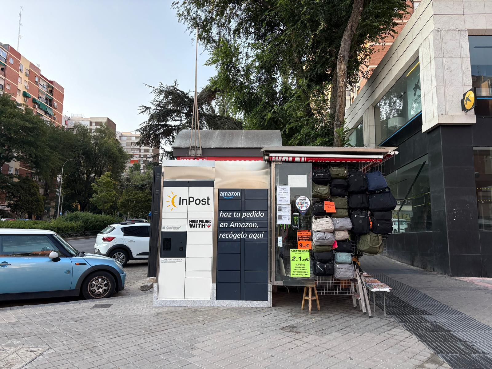 Locker de InPost y Amazon en la puerta de El Kiosco de Jesús